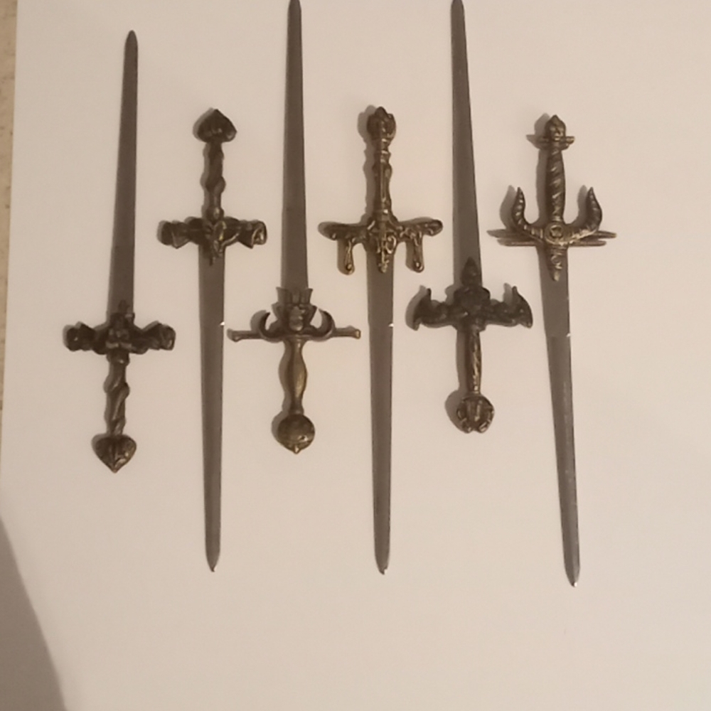 5 1/2 inch. Mini sword/letter opener